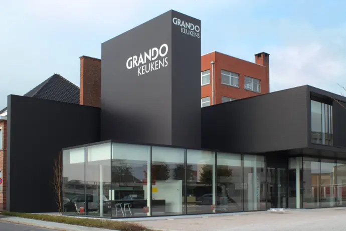 Data- en netwerkbekabeling voor Grando Keukens – moderne kantoorinstallatie met DALI-verlichting